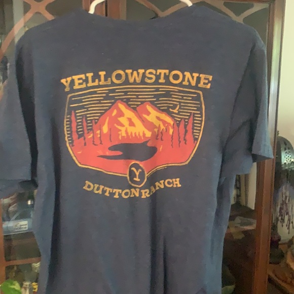 Yellowstone Dutton ranch paramount pictures tee shirt size large - Picture 2 of 5